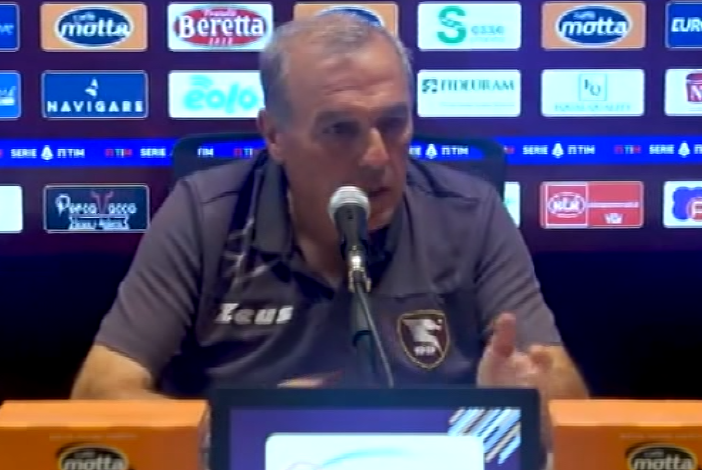 Salernitana-Genoa, Castori: "La squadra sta respirando l'aria della prima vittoria"
