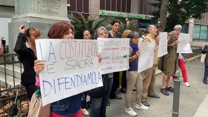 Genova, l'allerta meteo non ferma i no green pass: "Ci stanno togliendo tutto"