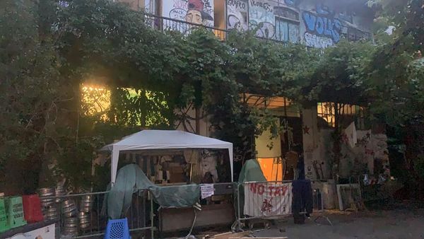 Genova, la polizia locale sgombera il centro sociale "Terra di nessuno"