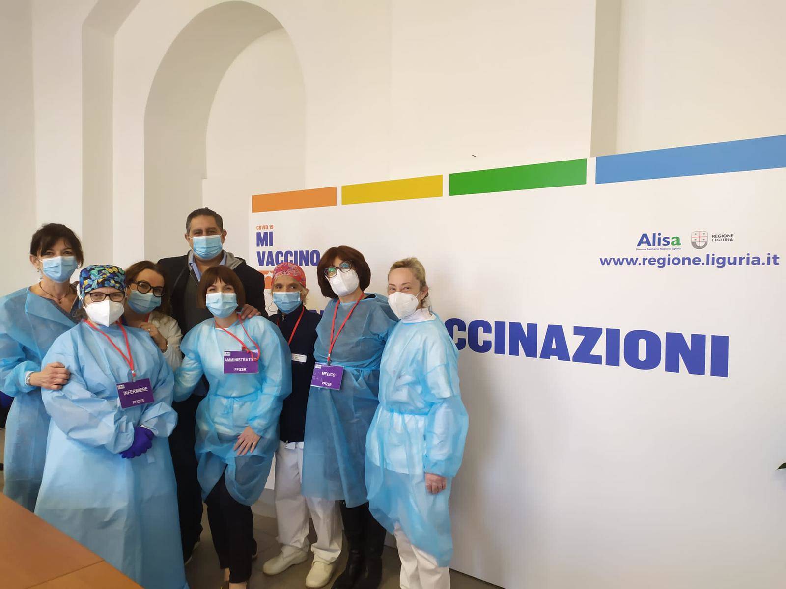 Vaccini Liguria, Toti: "Settimana prossima partono le terze dosi per gli operatori sanitari"