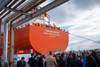 Edison "battezza" la nave metaniera Ravenna Knutsen