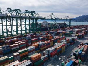 Porto di Genova, alcuni terminalisti pagheranno i tamponi ai dipendenti