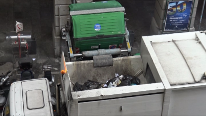 Genova, a rischio la raccolta dei rifiuti a causa del blocco in porto dei no green pass