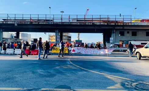 Genova, quarto giorno di protesta in porto contro il green pass: presidio ma varchi aperti