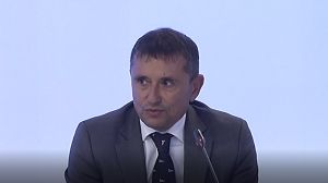 Grillo: "Crediamo nel cold ironing e fabbricheremo batterie ad hoc"