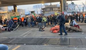 Genova, quinto giorno di protesta dei no green pass: operatività regolare in porto