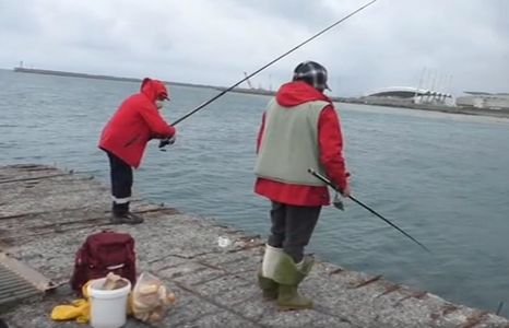 Genova, pesca vietata sulla Diga foranea. Sabato i pescatori scendono in piazza