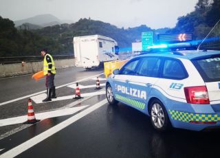 Genova, tentano di imbarcarsi con due scooter rubati a Parigi: arrestati