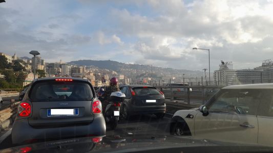 Autostrade Liguria, traffico in tilt: 10 km di coda sulla A26, 5 km sull'A7