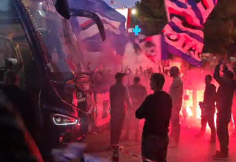 Sampdoria, duecento tifosi danno la carica davanti alla sede del ritiro