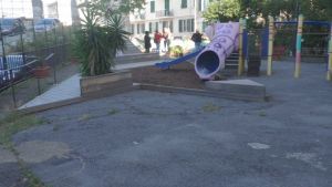 Dal riciclo delle scarpe da ginnastica rinascono i giardini Piero De Luca