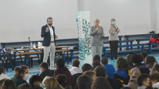 Genova, l'immunologa Antonella Viola: "Importante parlare di scienza ai più giovani"
