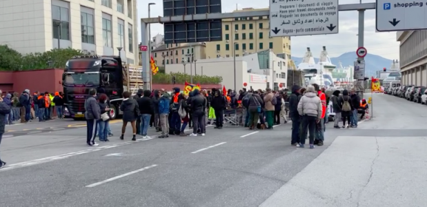 Porto di Genova, lo sciopero continua ma varchi aperti