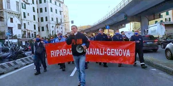 Genova, corteo dei lavoratori delle Riparazioni Navali: "Draghi pensi ai lavoratori"