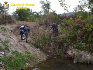 Savona, la Guardia di Finanza sequestra quattro discariche abusive
