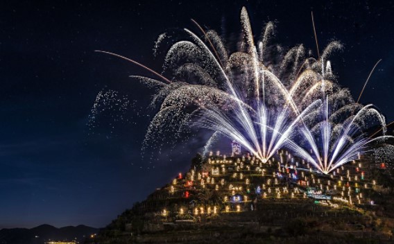 Presepe di Manarola, c'è l'ok per l'inaugurazione con fiaccolata e fuochi d'artificio 