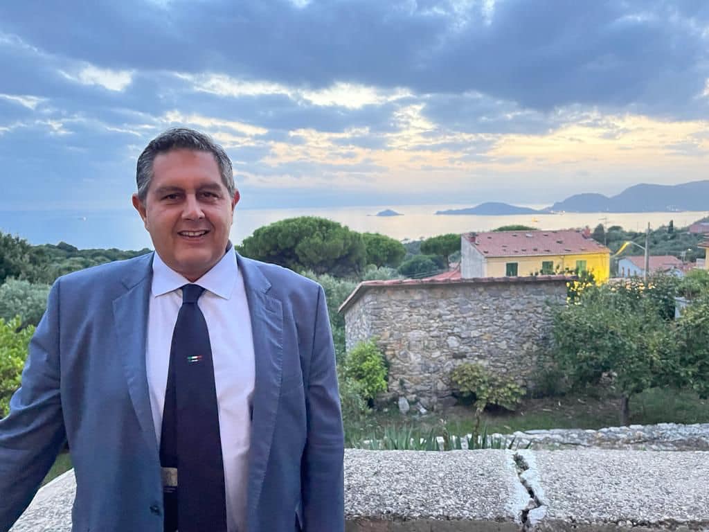 Turismo, Toti: "Pienone in tutta la Liguria, anche grazie alla campagna vaccinale"