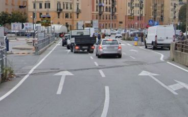 Danneggiato un giunto in uscita dal casello di Genova Est, traffico deviato