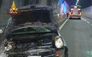 Incidente in A7, si ribalta un'auto: 2 chilometri di coda fra Bolzaneto e Busalla