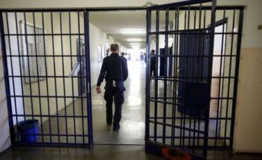 Genova, due aggressioni nel carcere di Marassi: detenuto rompe il naso a un agente