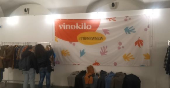 Genova, al Palazzo Ducale c'è "Vinokilo": i vestiti si comprano a peso