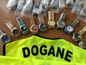 Genova, merce contraffatta in porto: sequestrati 2500 tra borse, orologi e vestiti