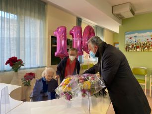 La Spezia, i 110 anni della signora Ines: a festeggiarli anche il sindaco Peracchini