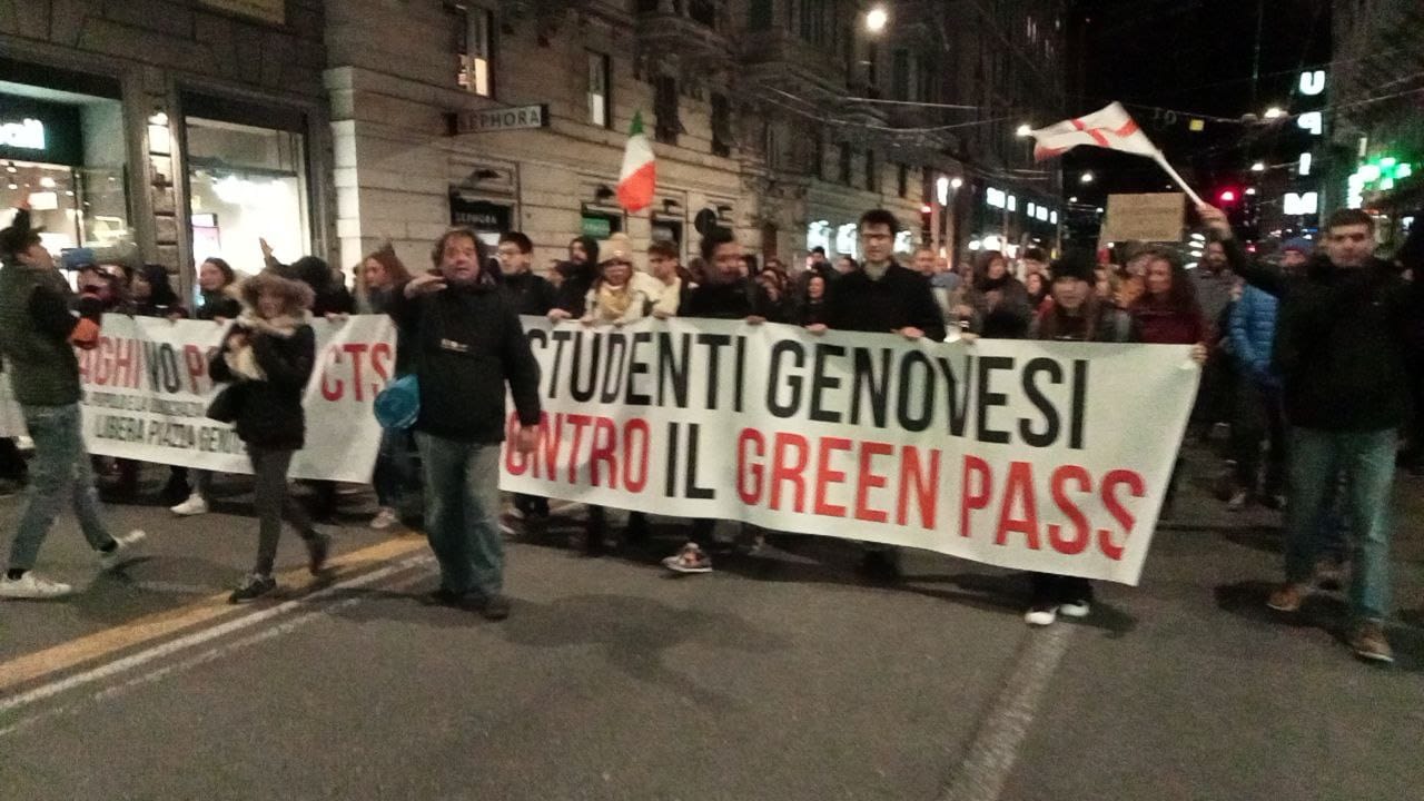 No green pass in piazza a Genova: corteo fino al Porto Antico ma partecipazione in calo