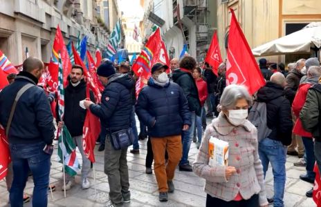 Genova, operatori Amiu in sciopero: "Da 28 mesi senza contratto"