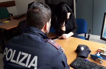 Genova, picchia e perseguita la compagna: agli arresti domiciliari con braccialetto elettronico