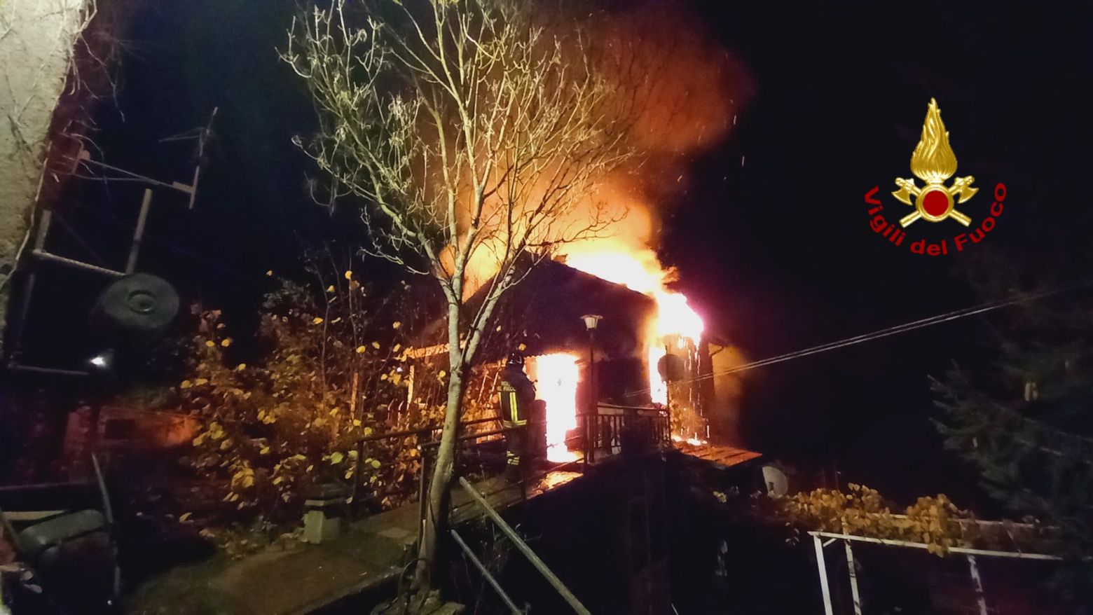 Montoggio, incendio distrugge una casa a due piani: nessun ferito
