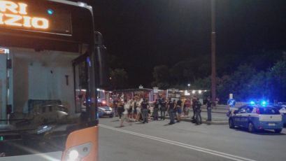 Genova, 18enni irregolari lanciano una bottiglia contro un bus: denunciati
