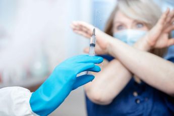 Liguria, diminuisce il numero di sanitari sospesi perché non vaccinati: è la prima volta dopo settimane