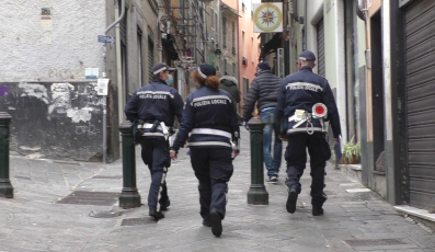 Genova, gastronomia non usa alimenti italiani: la polizia locale revoca la licenza