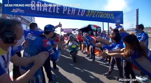 Moto Gp, a Valencia vince Bagnaia ma è Rossi-Day: Valentino chiude al decimo posto 