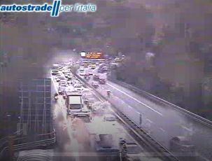 Liguria, lunedì mattina con le code in autostrada: problemi a Genova Bolzaneto 