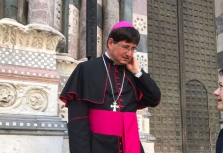 Genova, monsignor Anselmi acquista una palestra e la mette a disposizione di tutti