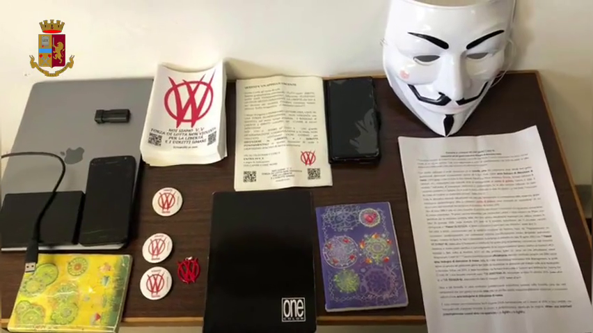 Liguria, no vax come "V per vendetta" per sabotare la campagna vaccinale