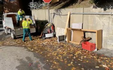 Rifiuti ingombranti abbandonati, un problema di decoro e inquinamento per la città