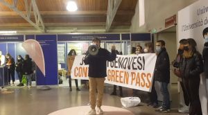 Studenti No Green Pass fanno irruzione al Salone Orientamenti al Porto Antico
