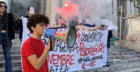 Studenti in protesta a Genova: "Vogliamo una scuola più inclusiva"