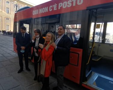 "Qui non c'è posto per la violenza": la campagna della Regione Liguria sui bus