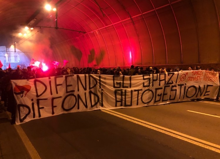 Genova, i centri sociali in piazza: "Non ci rassegniamo a vedere finire il TdN"
