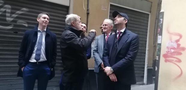 Genoa, la nuova proprietà in giro fra i Caruggi con il sindaco Marco Bucci