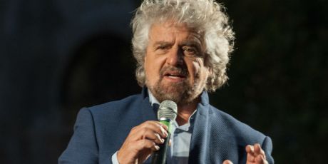 Genova, lettera di minacce a Beppe Grillo: "Condoglianze, avrai lutti in famiglia durante le feste"