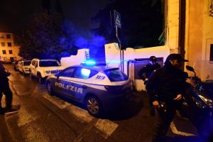 Genova, stranieri litigano in strada e spunta una pistola: due denunciati
