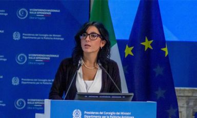 Genova, la ministra Dadone: "L'Italia valuti la liberalizzazione della cannabis"