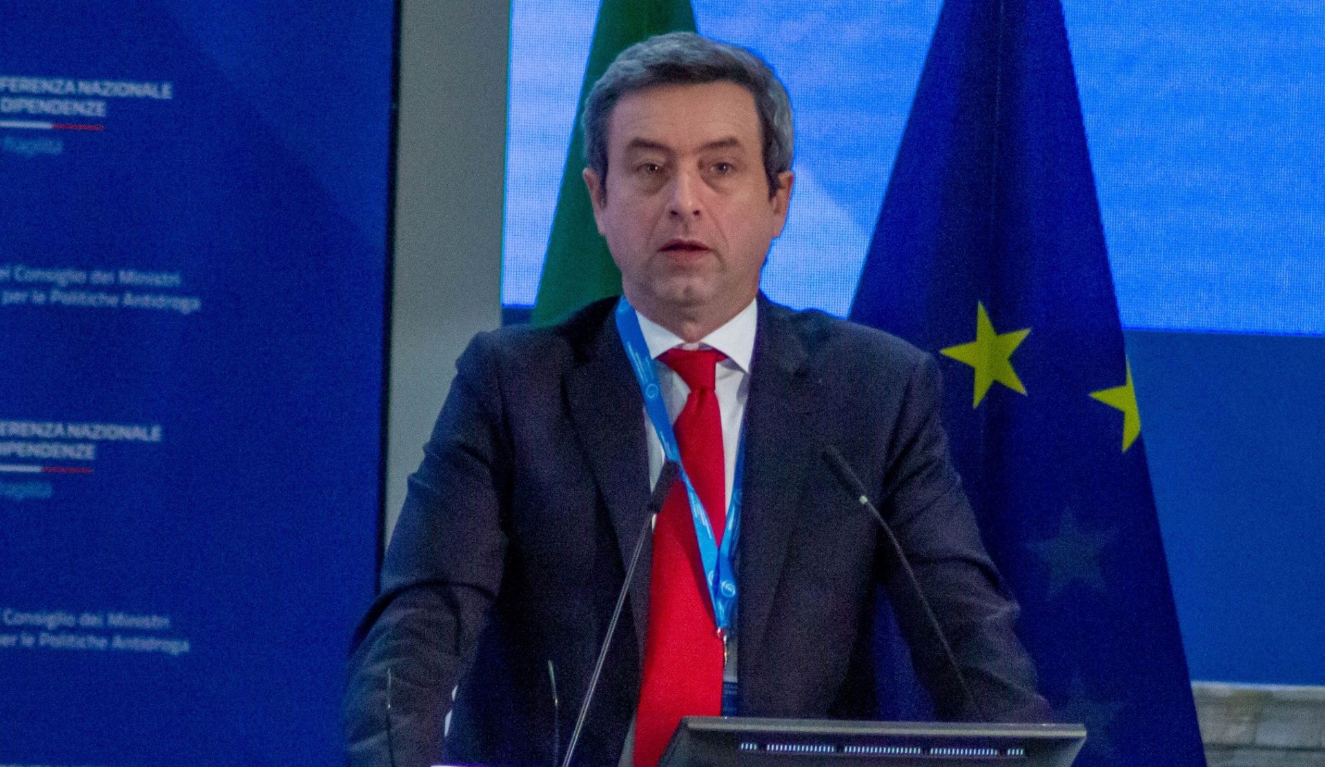 Genova, il ministro Orlando: "Seguire la Germania su liberalizzazione cannabis"