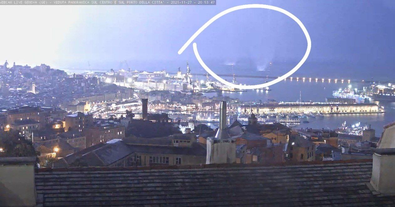 Genova, notte di burrasca sulla città con temporali e grandine: colpa dell'aria artica in quota a -35°