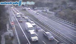 Genova, già lunghe code in A7 in entrambe le direzioni: segnalati 4 km dopo Busalla